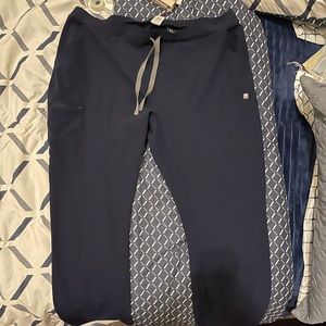 Yola Figs skinny scrub bottoms